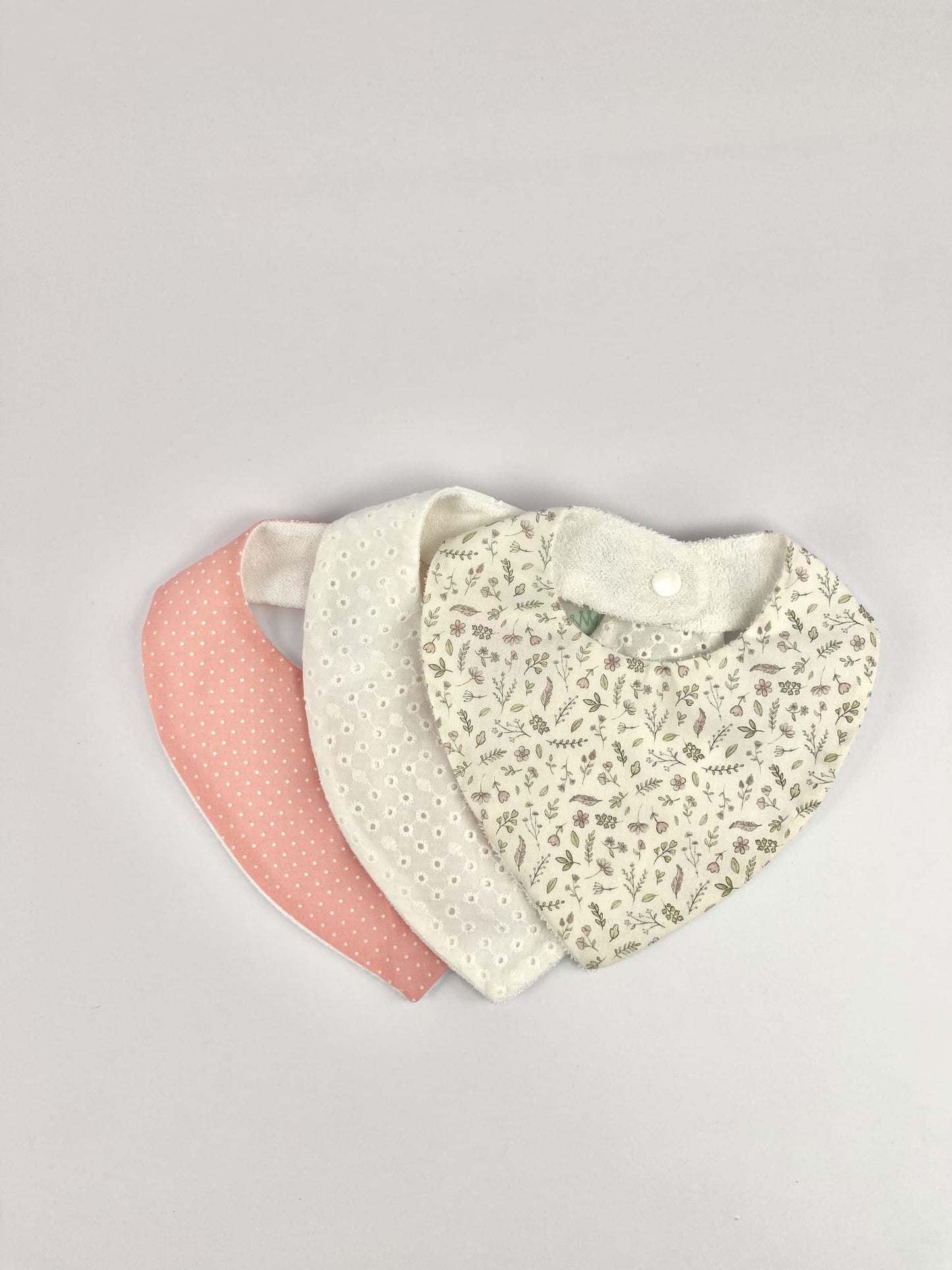 Conjunto de Babetes Bico Jardim Delicado